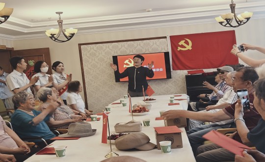 2024年7月1日，养老公司长影家举行“七一建党节座谈会”_副本.jpg